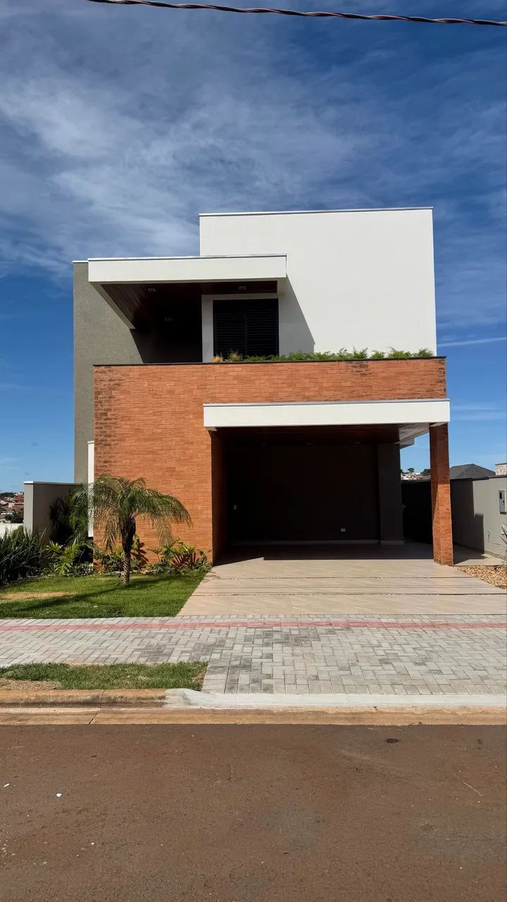 CASA À VENDA - PARQUE TAUÁ 