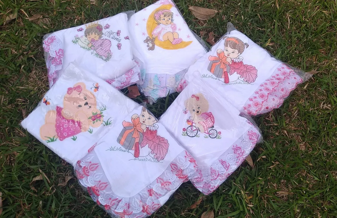 Kit de lençóis bordados para bebê - Menina