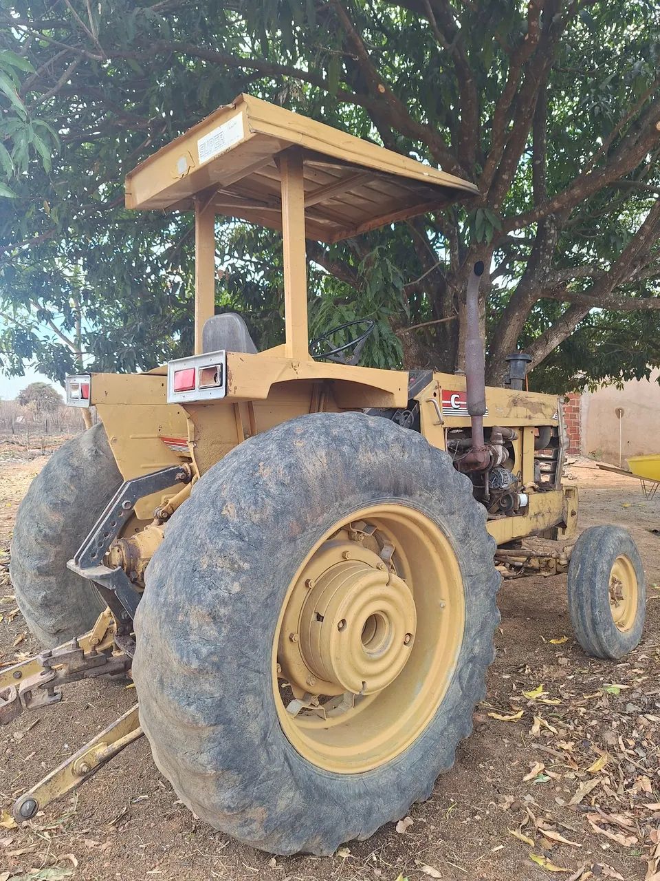 Trator CBT 8240 turbo