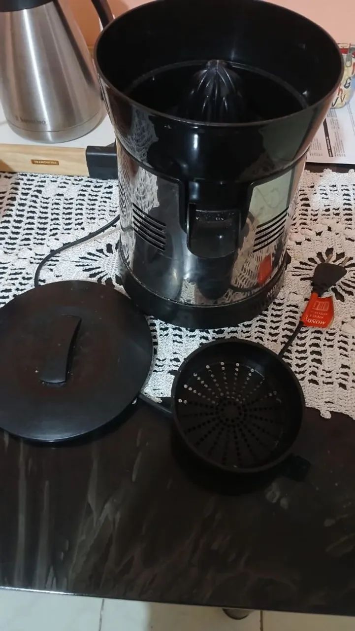 Espremedor de Frutas Elétrico Mondial, bivolt e com todas as peças. - Foto 3