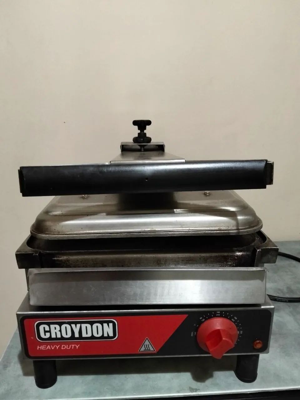 Chapa elétrica Croydon 220v - Foto 2