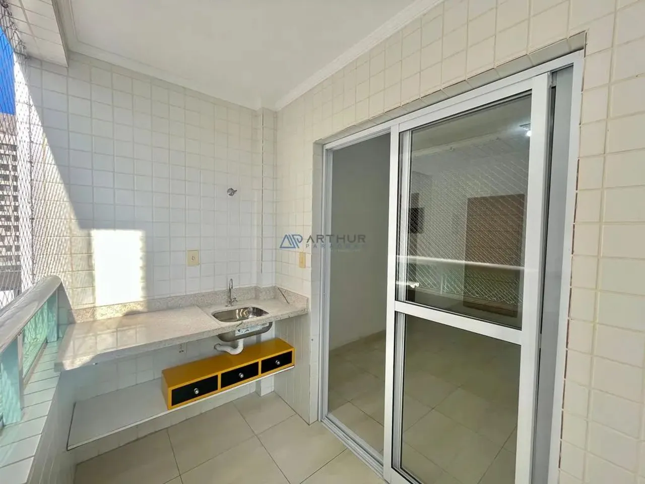 Apartamento à Venda em Praia Grande no Canto do Forte com 1 quarto, 1 banheiro