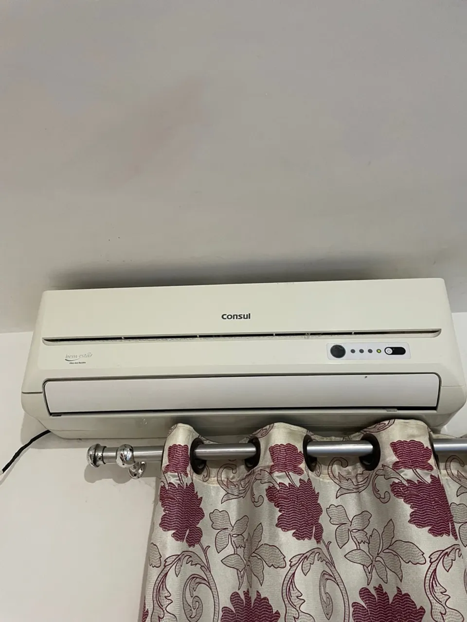Ar condicionado 12000 (quase novo) com defeito no motor