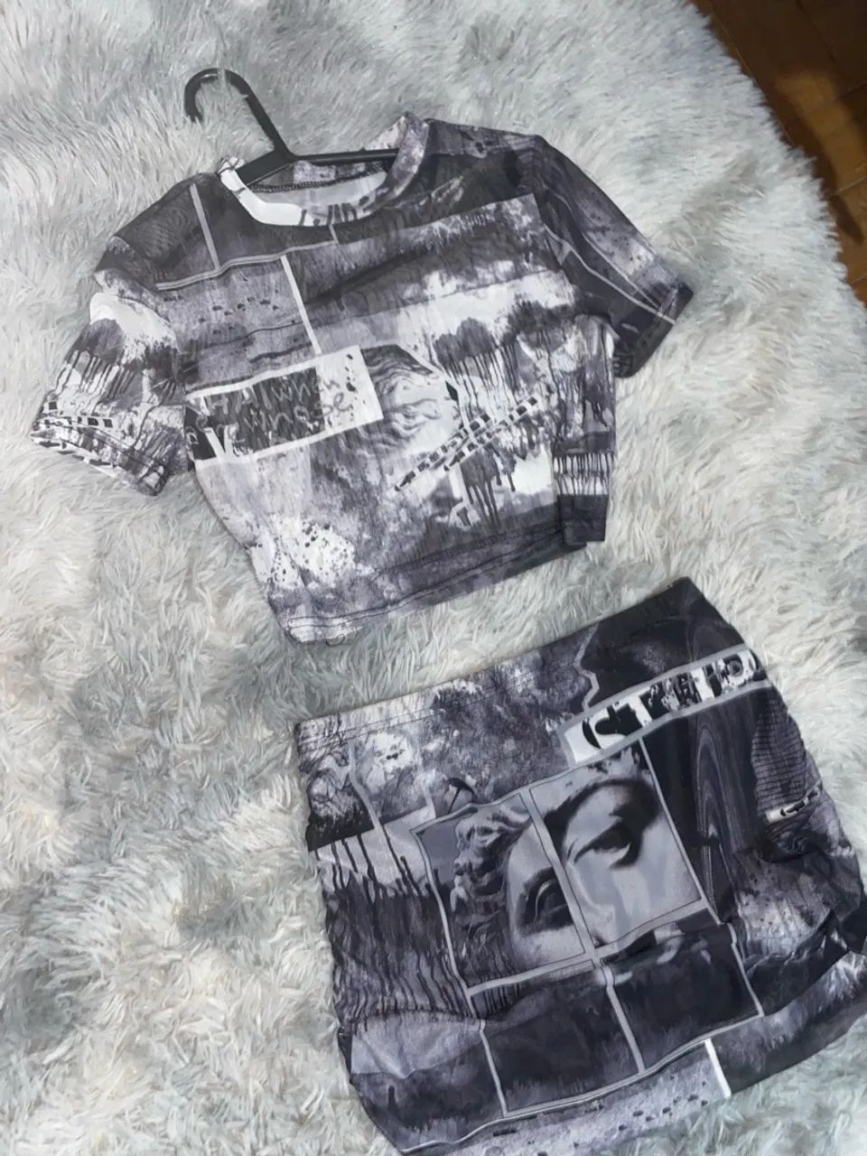 Conjunto cropped e Saia