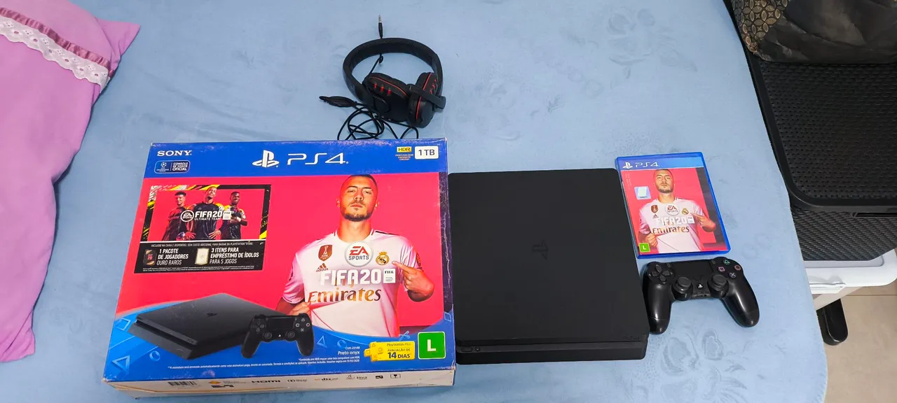 Playstation 4 (PS4) 1TB mais o fifa