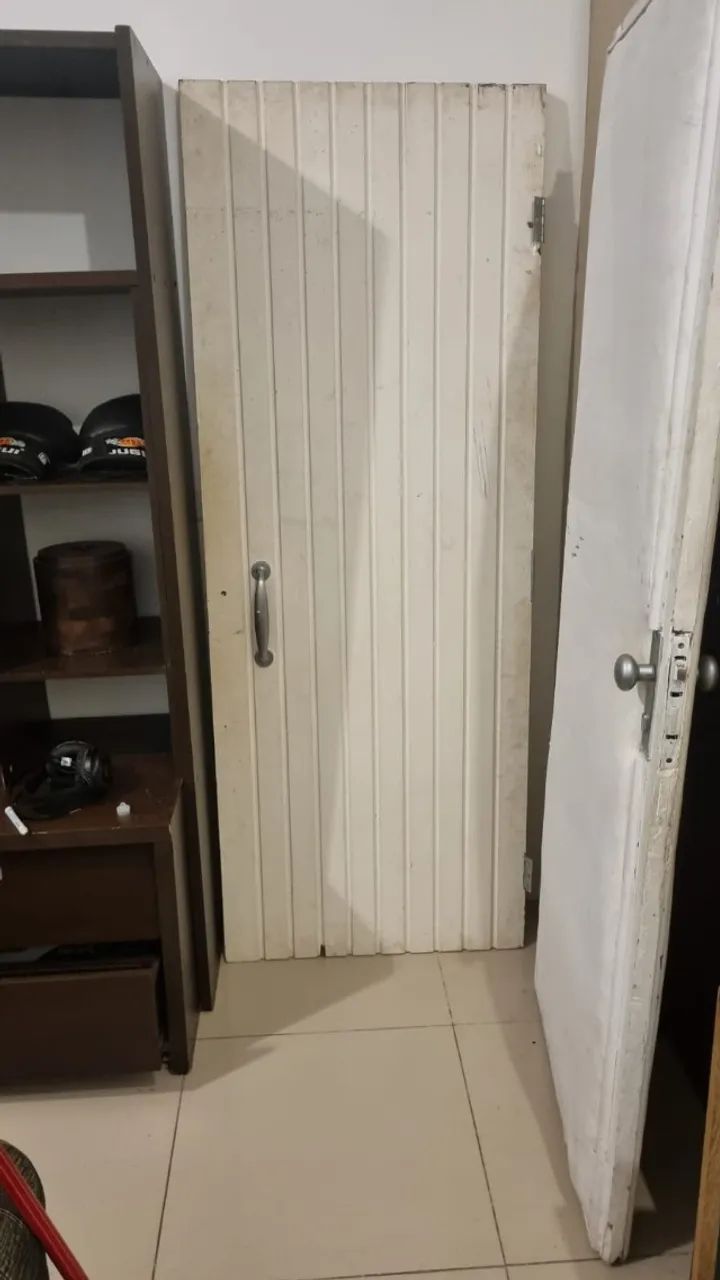 PORTA DE MADEIRA MACIÇA (PESADA) - Completa com Fechadura64706493724547121