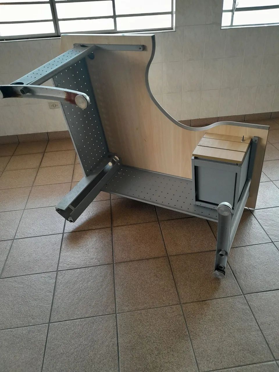 Escrivaninha de canto moderna - Foto 4