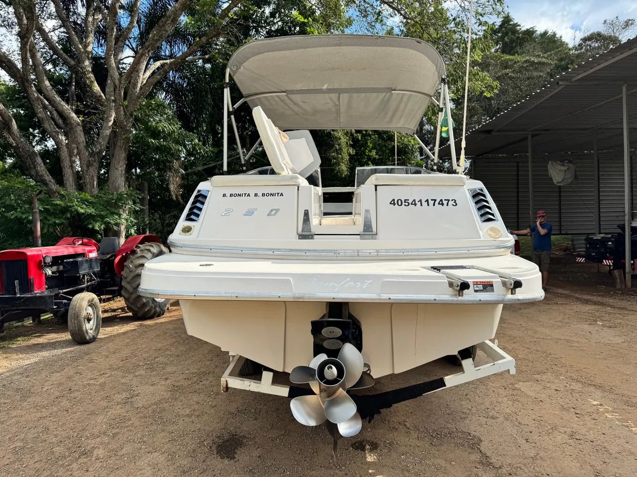 Lancha Ventura V250 Comfort Mercruiser V8 350 MAG 2012 - Foto 4