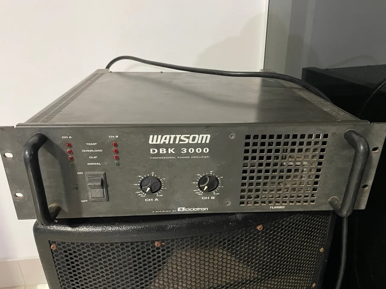 Amplificador Wattsom DBK 3000 - Profissional