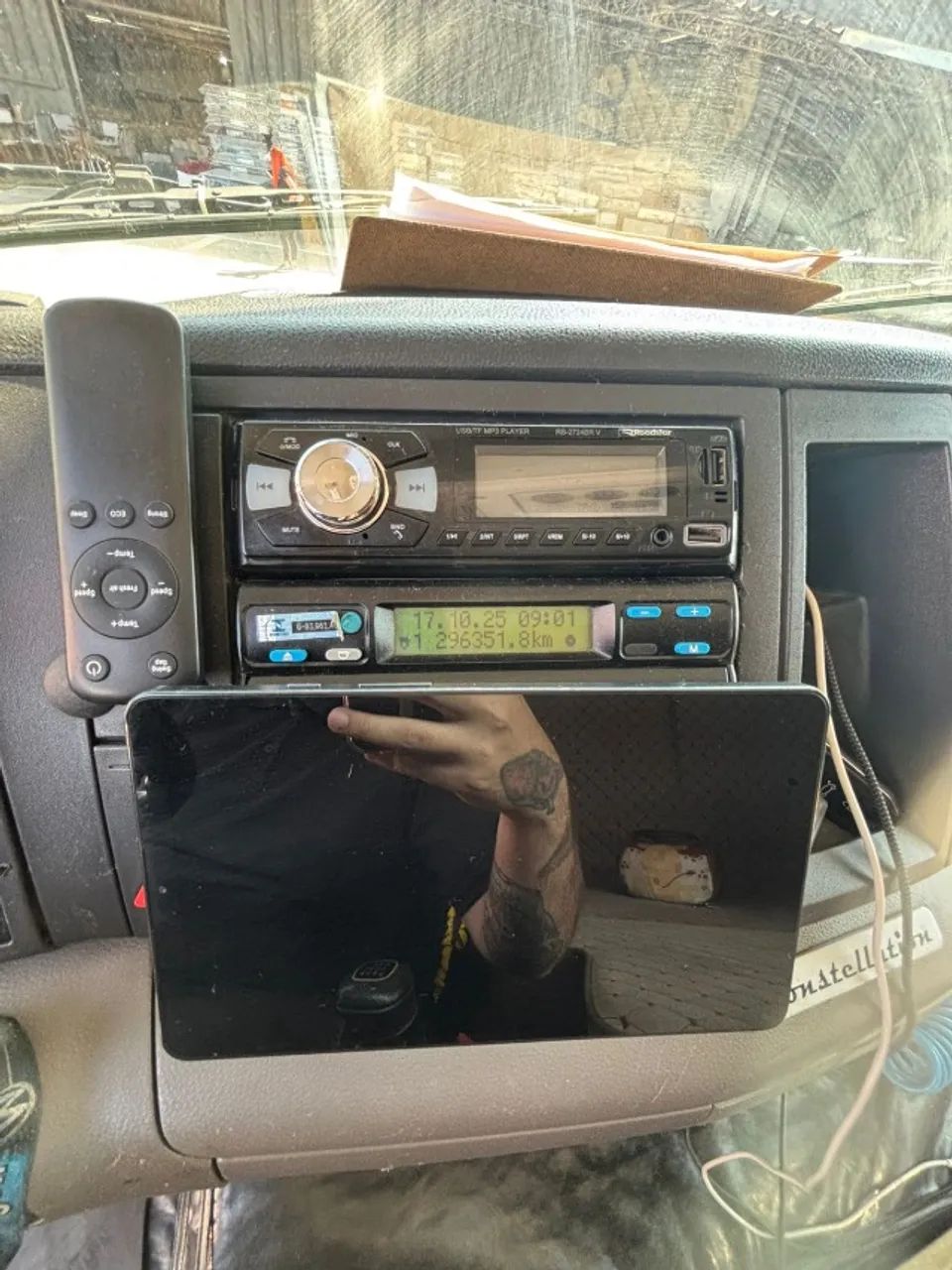 Vw 17-280 Ano 2013 C. Semi Leito Bau 7m + Plataforma - Foto 8