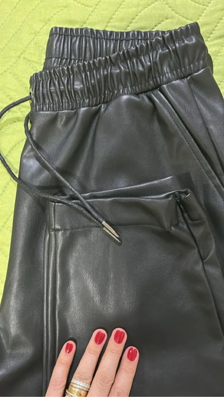 Calça em courino. Tamanho: 40 - Foto 2