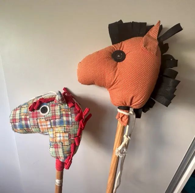 dois cavalinhos de pau - Foto 2