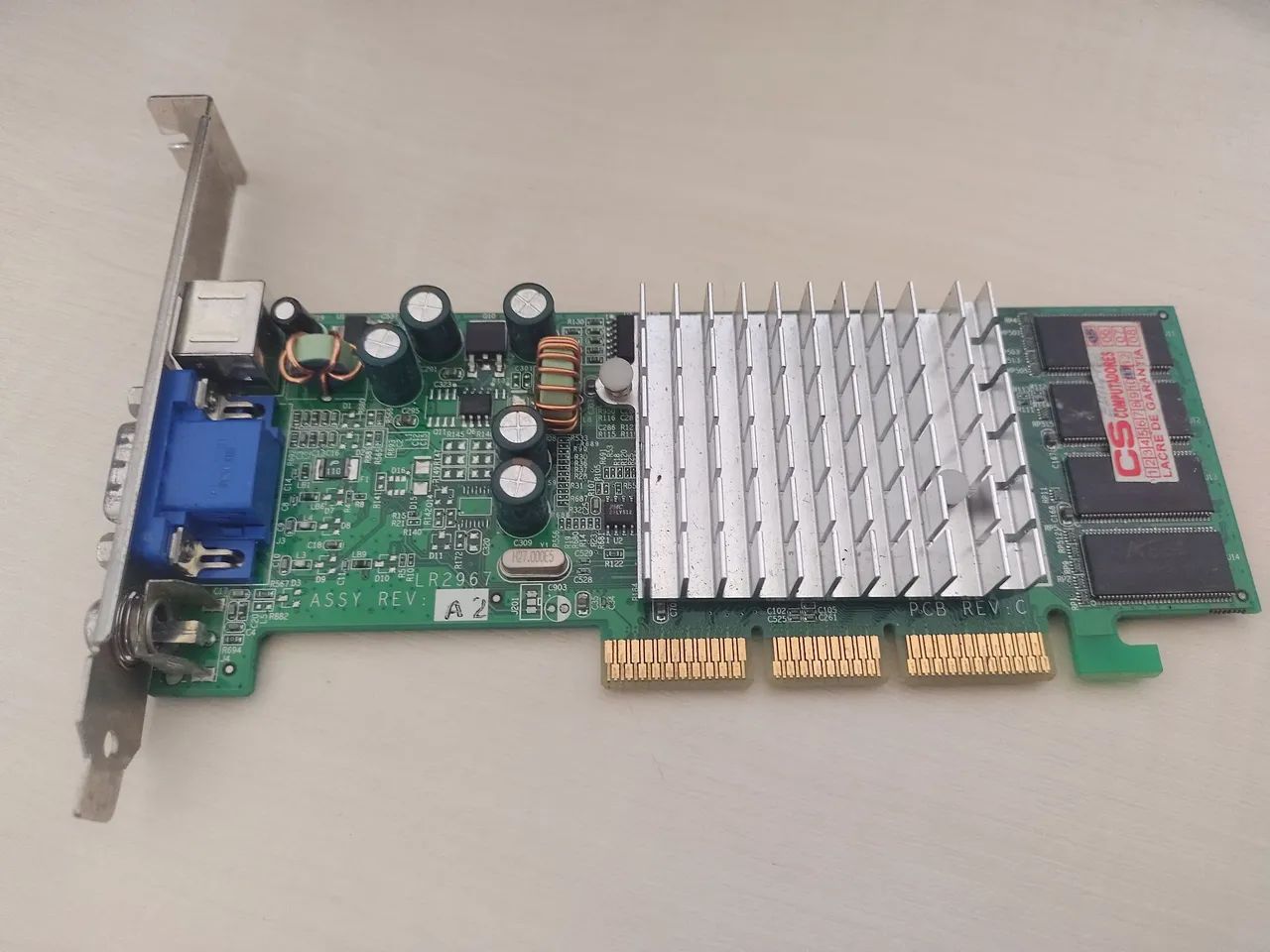 FX5200 128 MB e 128 bits conexão AGP