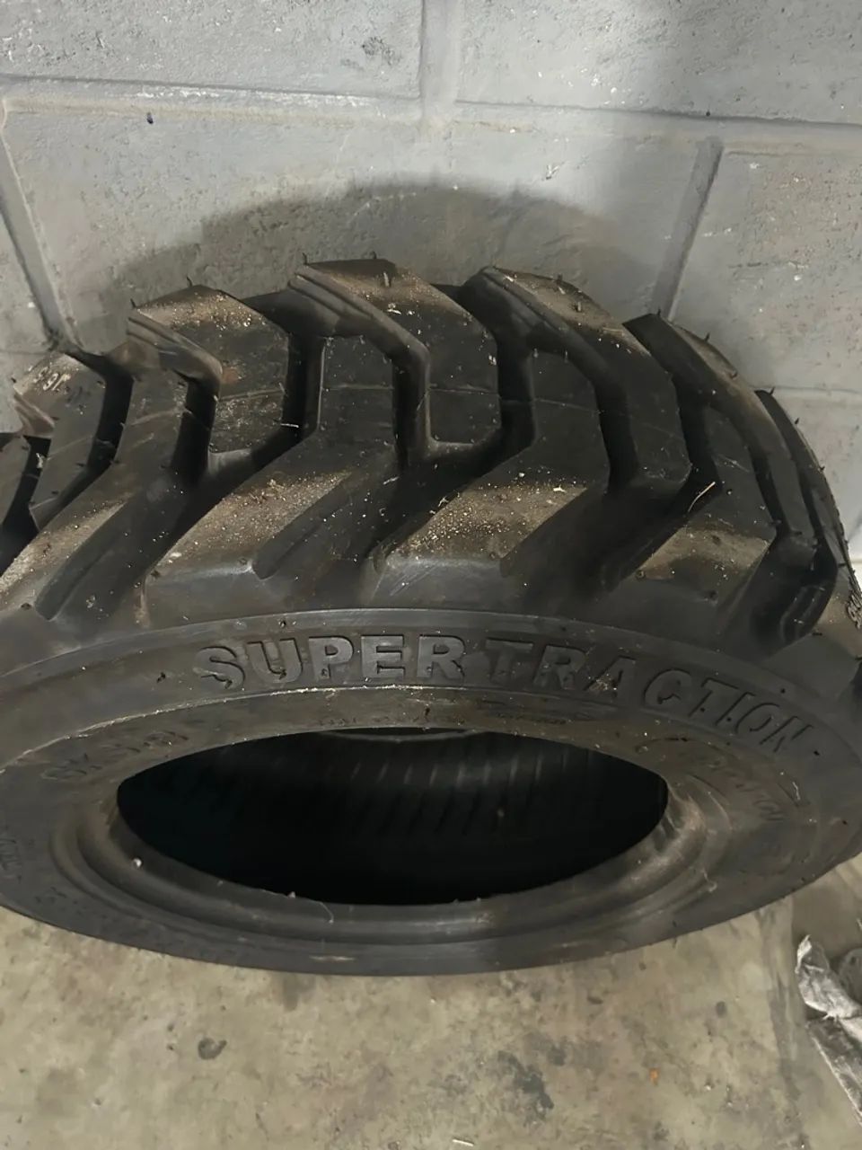 Pneu SuperTraction para Máquinas Pesadas - Foto 4