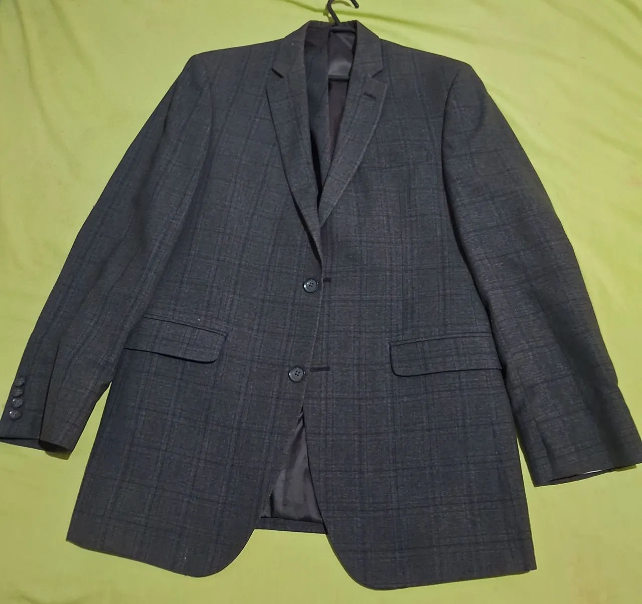 Blazer Masculino Cinza com Detalhes em Xadrez