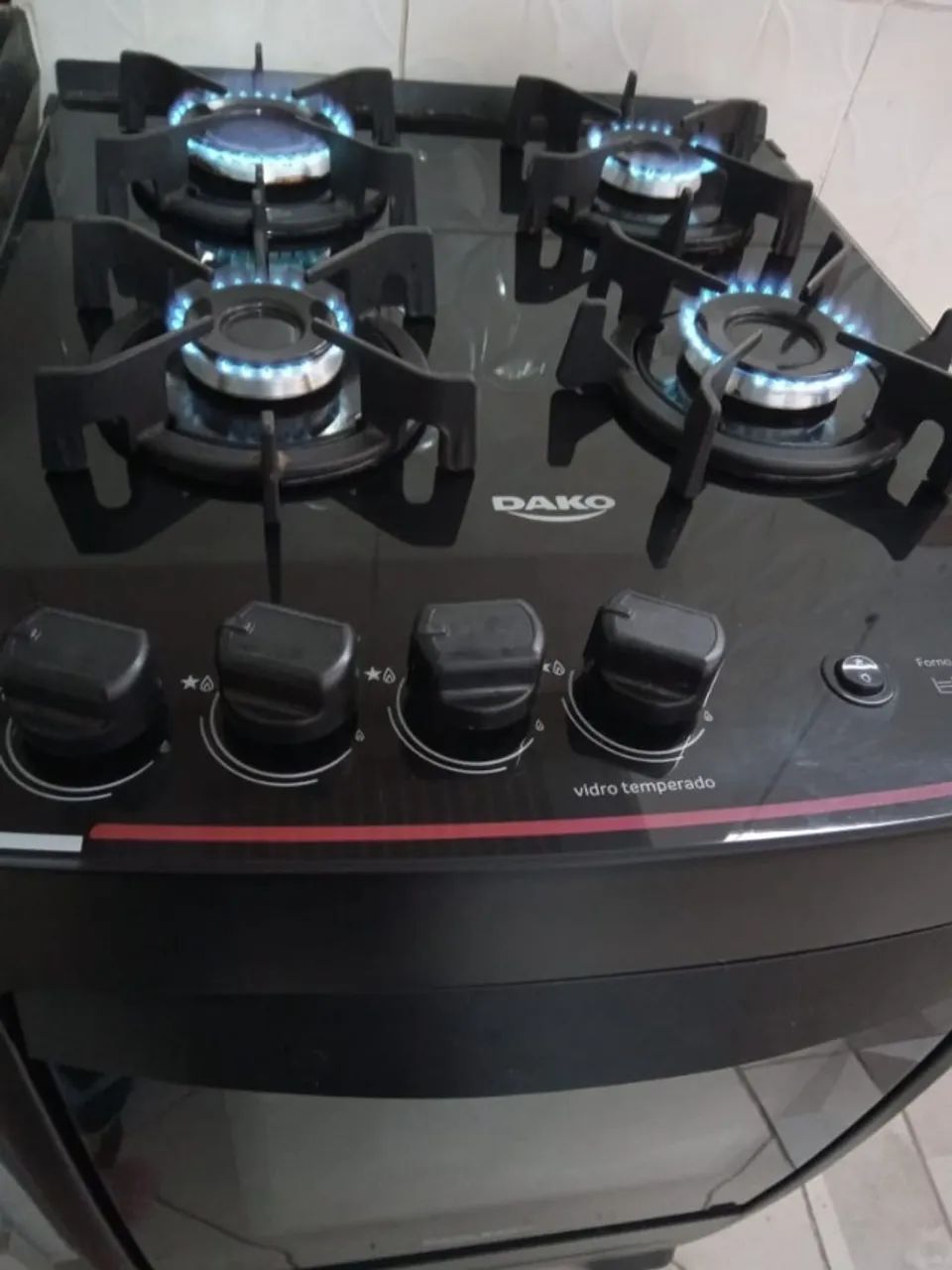FOGAO DAKO CONSERVADISSIMO, 4 BOCAS, TAMPAO DE VIDRO, FACIL LIMPEZA, TUDO FUNCIONANDO