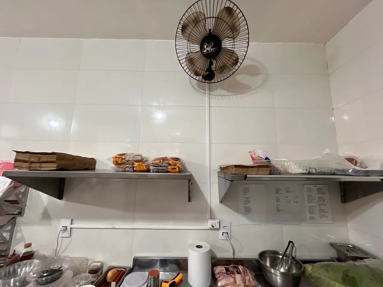 2 prateleiras de inox de parede