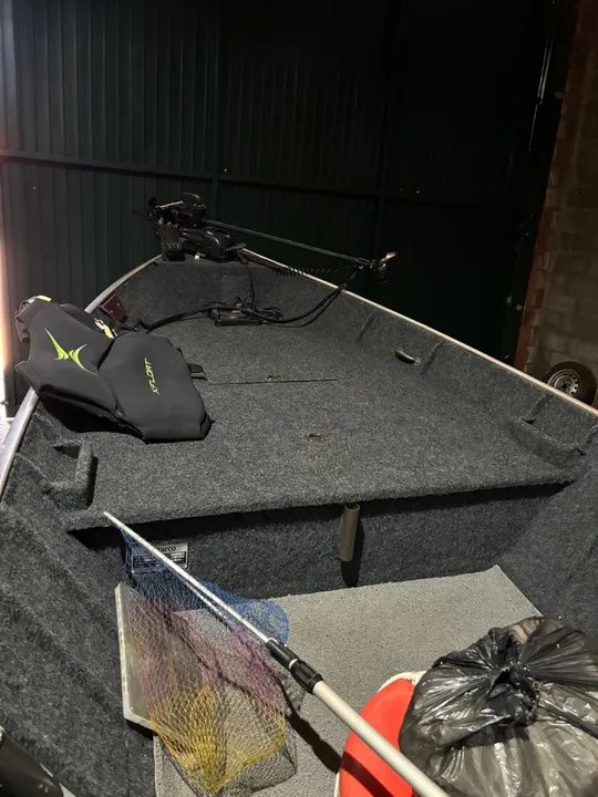 Barco 6 metros motor Mercury 40 HP Carreta Odne - Foto 7