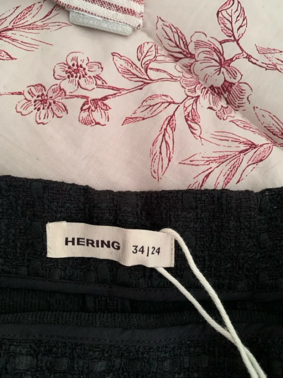 Saia Curta Tweed Hering Preto - Tamanho 34