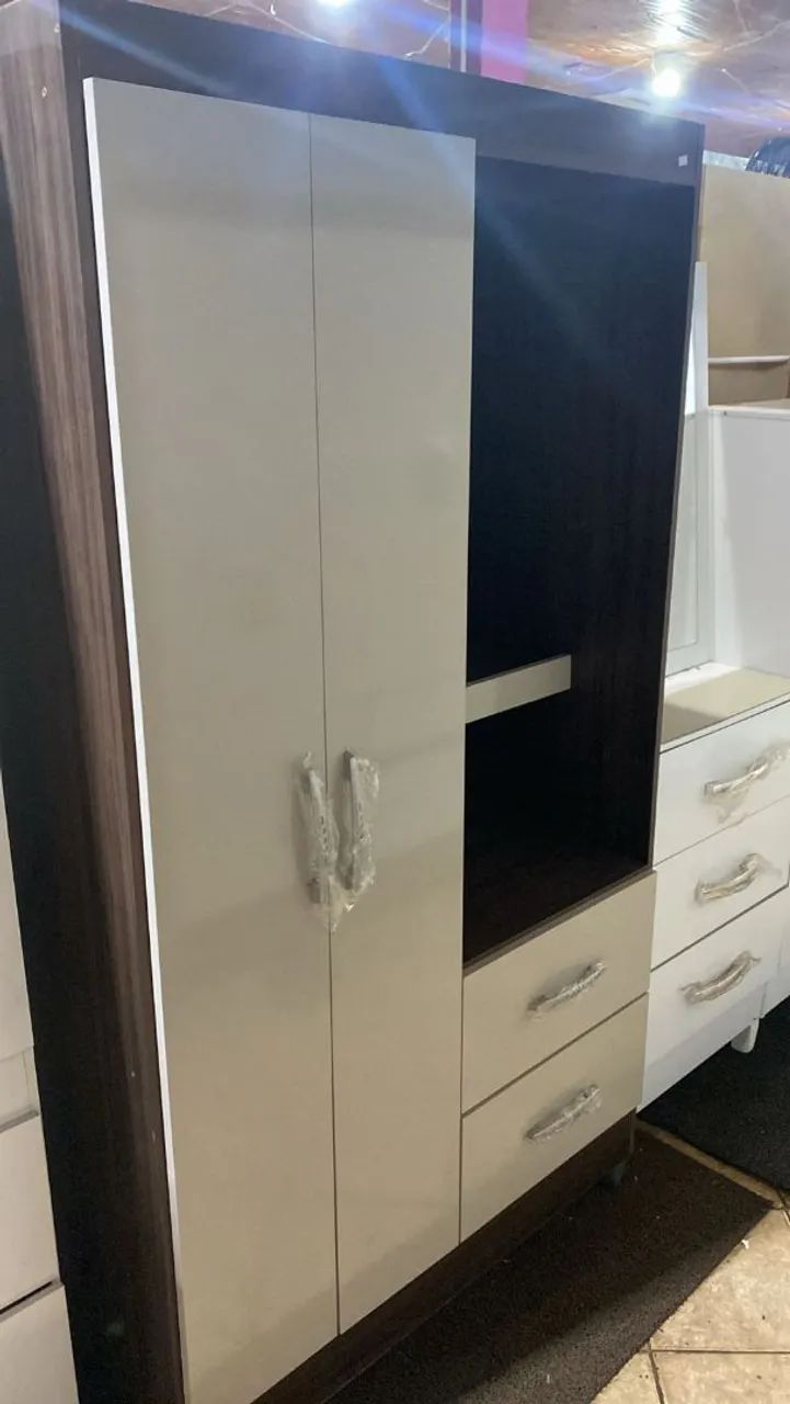 Guarda roupa de 2 portas com 2 gavetas