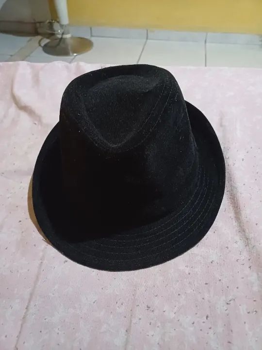 Chapeu preto em Veludo(usado poucas vezes) - Foto 2