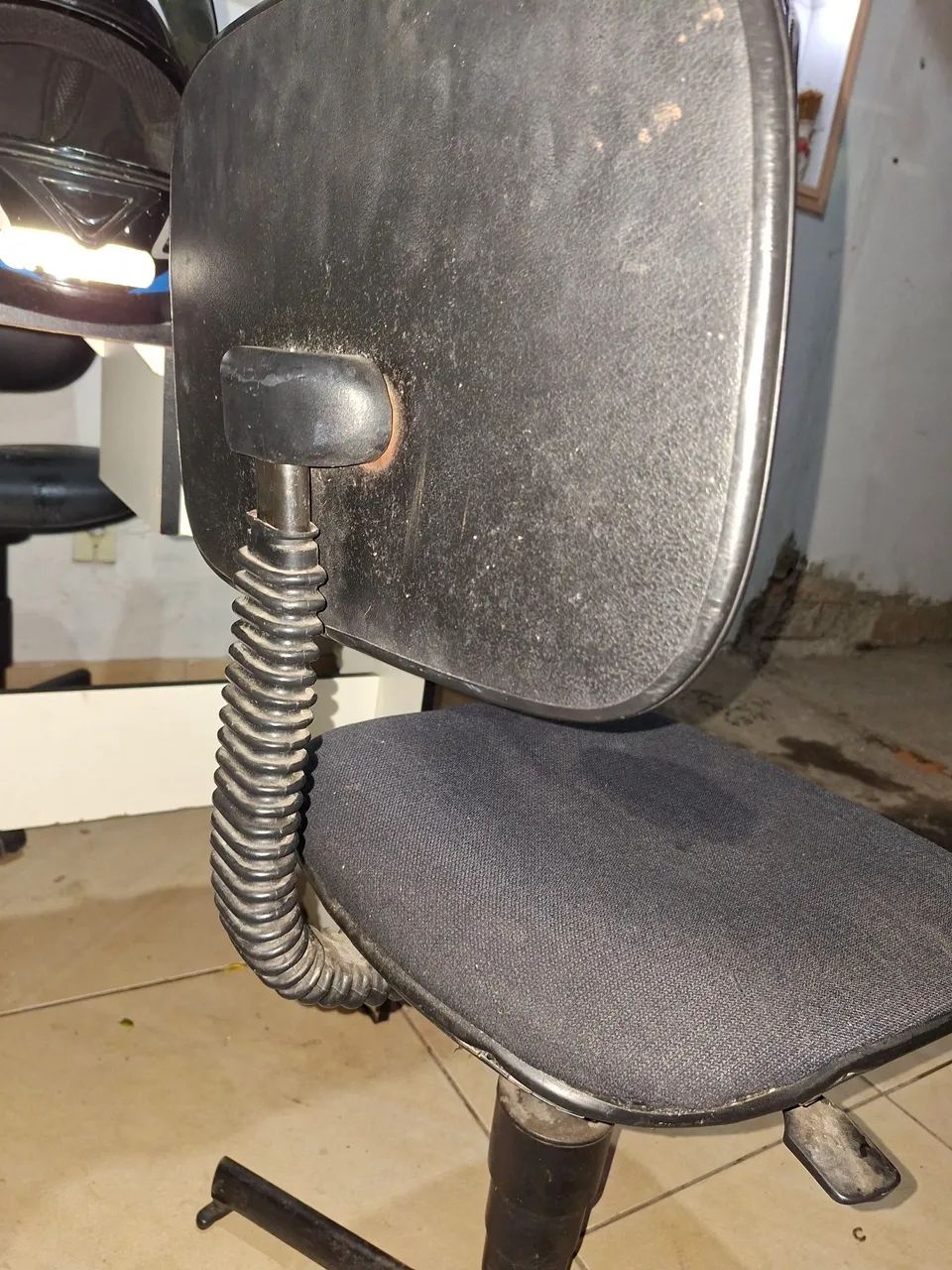 cadeira preta 64840849387651121