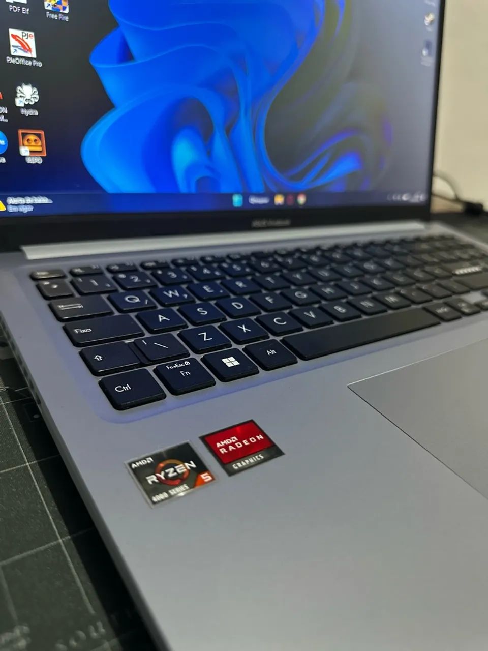ASUS Vivobook Ryzen 5 8GB 512GB SSD Windows 11 - Como Novo com