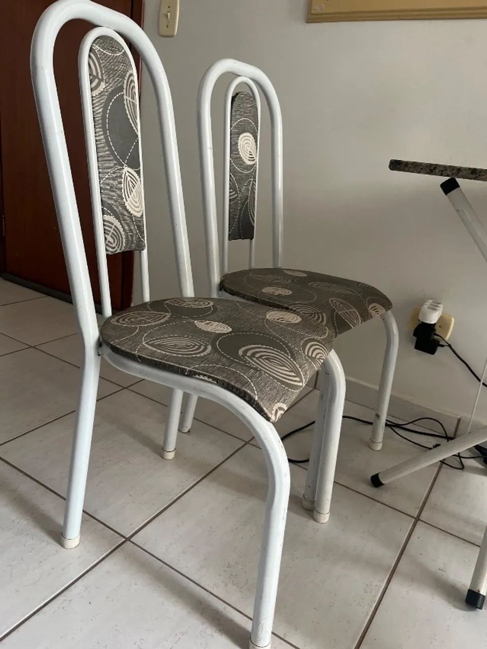 Mesa de mármore com 4 cadeiras - Foto 3