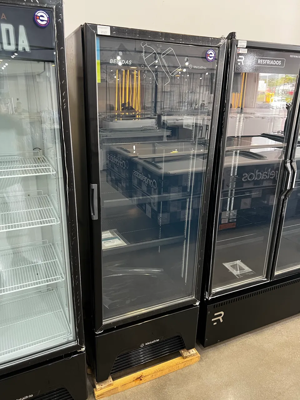 Expositor visa cooler - Metalfrio - 403 litros - Total black
