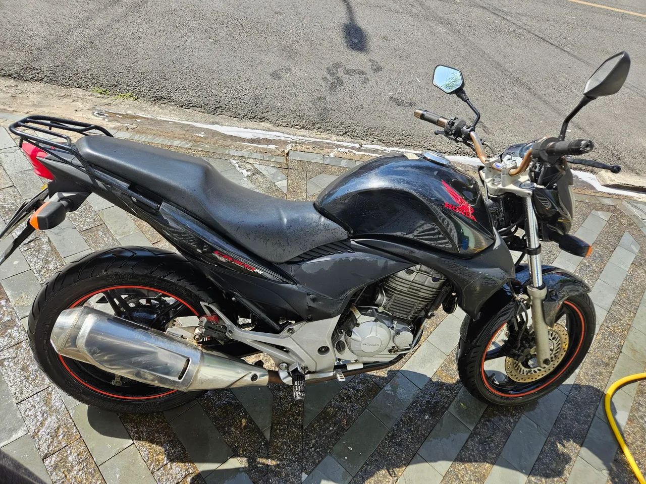Honda CB300R [2011] Para Regularizar - Conservada - Foto 2