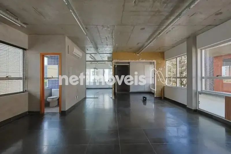 Andar com 100m²; para locação no Cruzeiro.