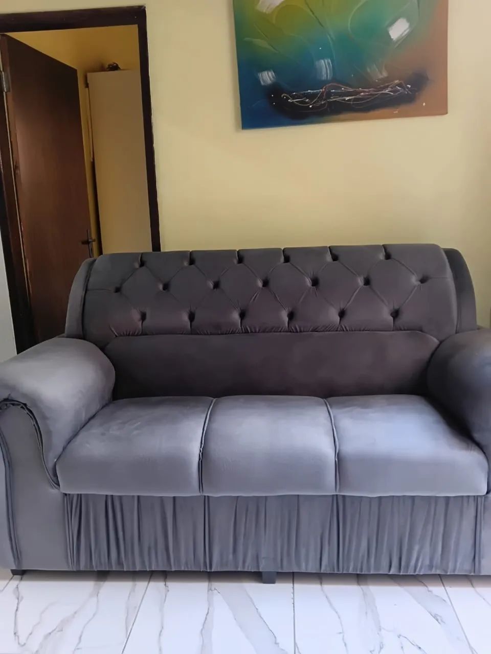 Sofá cinza escuro com apenas 8 dias de comprado 