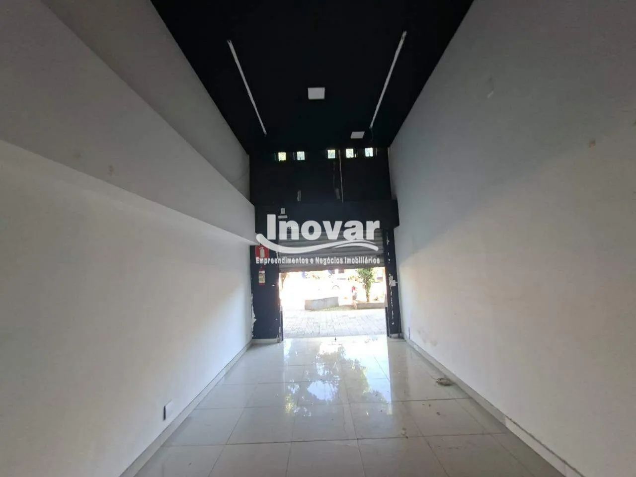 Loja em excelente ponto comercial com aproximadamente 70 m2, 01 bho, 01 copa, Px Academia 