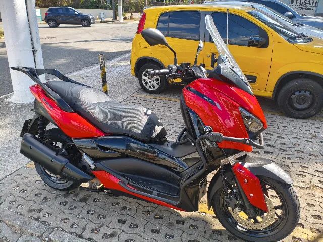 X-Max 2023 revisada, com acessórios.