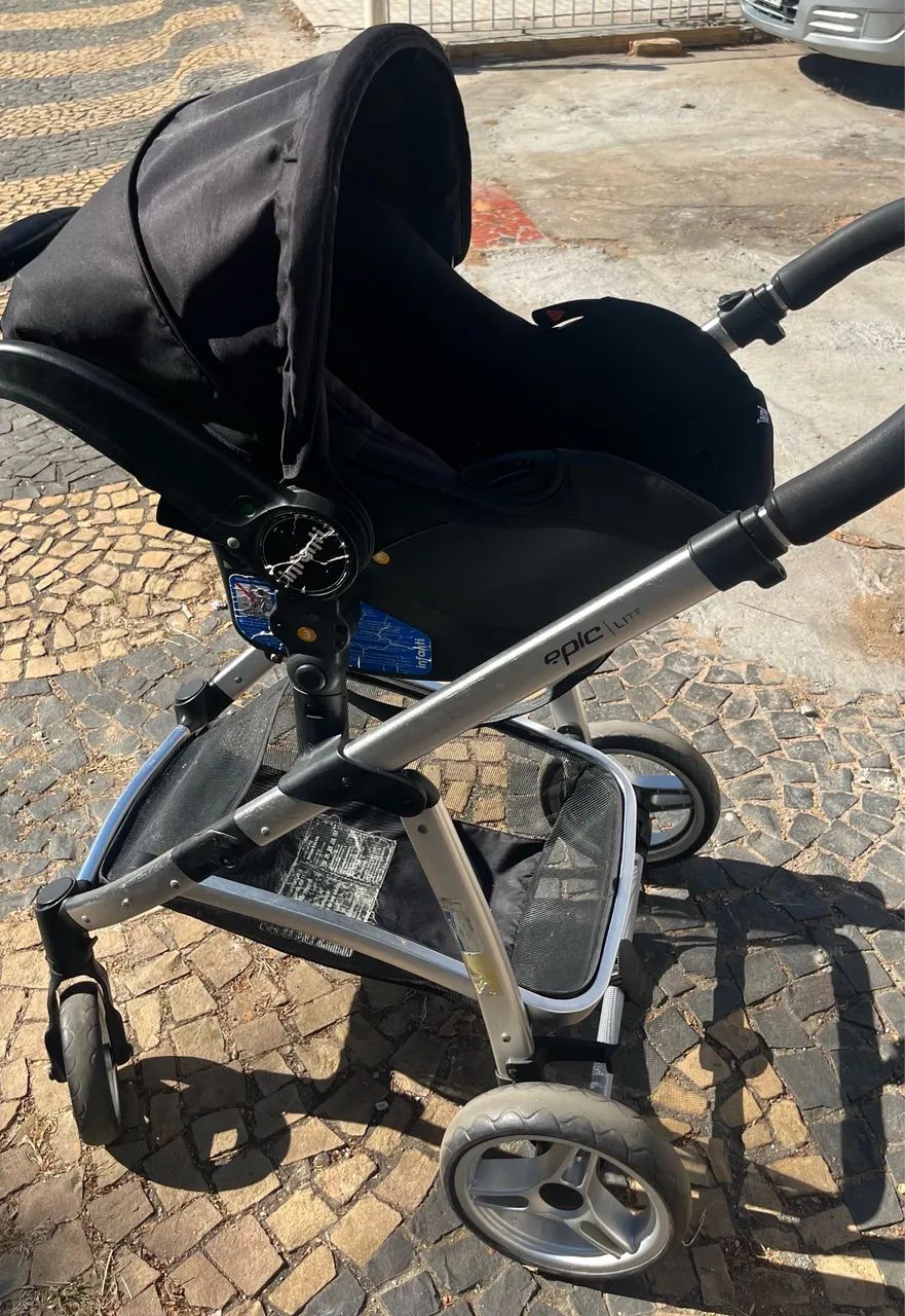 Carrinho de bebê com bebê conforto  - Foto 3