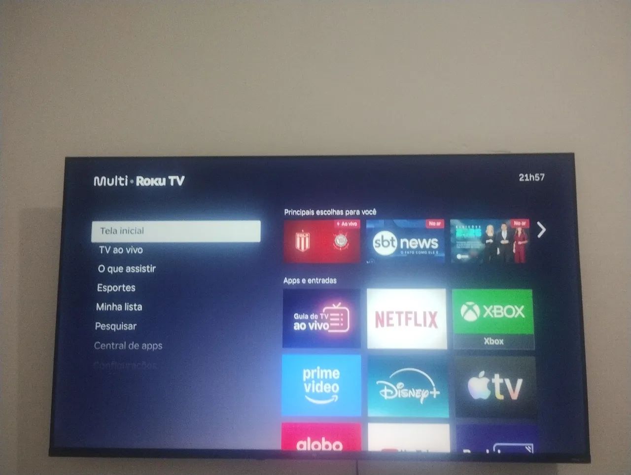 Smart TV semi-novo, pouco tempo de uso. 