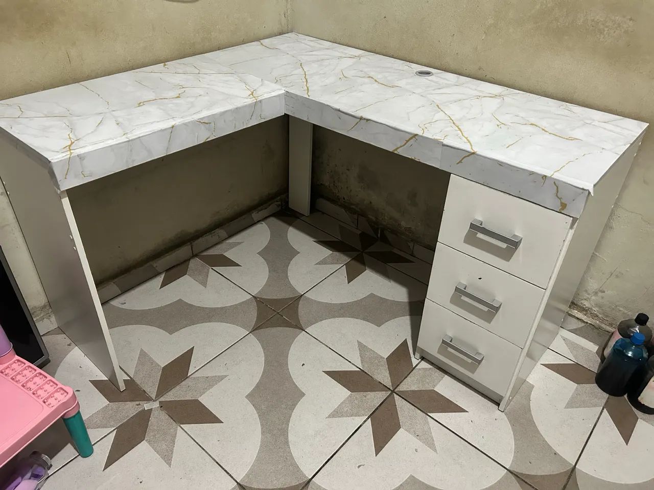 Televisão e mesa de estudo  - Foto 5