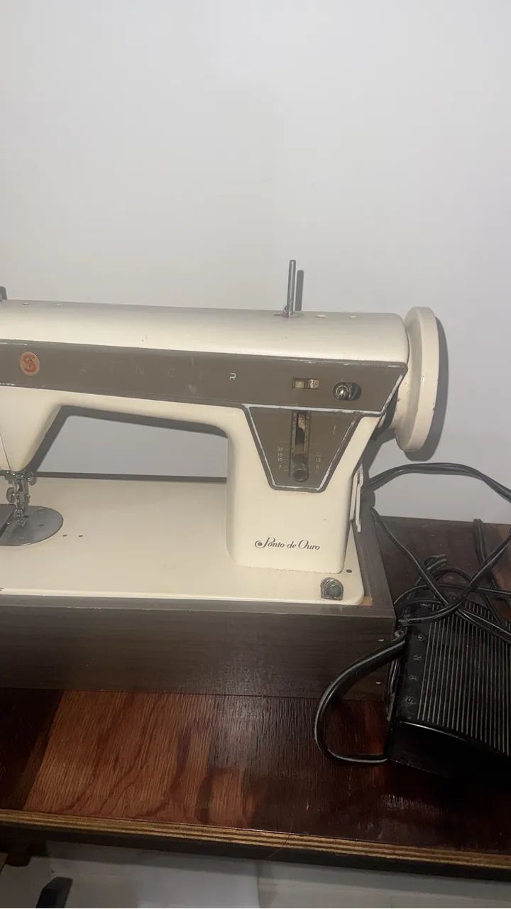 Máquina de Costura Singer