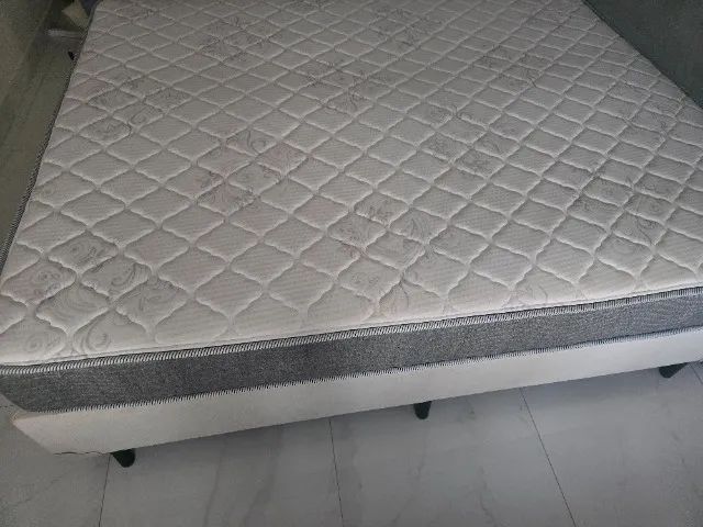 Vendo colchao Queen com box e cabeceira - Foto 4