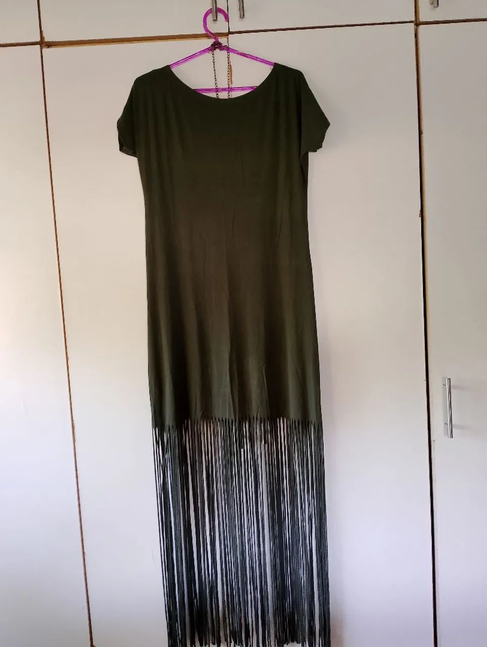 Vestido franjado com colar  - Foto 4
