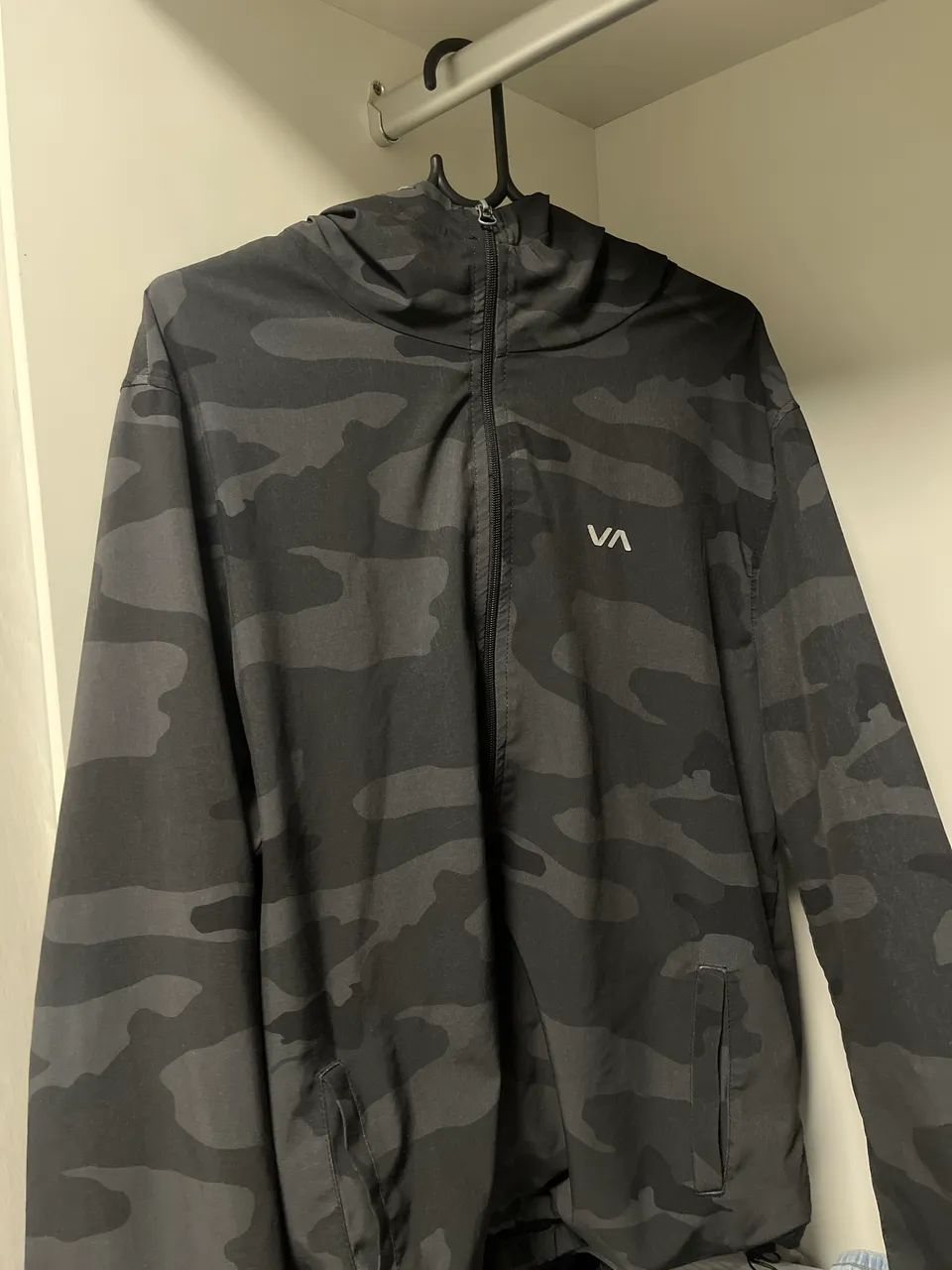 Corta vento RVCA camuflado em ótimas condições  - Foto 2