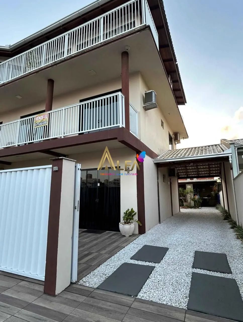 Prédio Triplex com 3 Apartamentos Mobiliados a 200m da Praia em Penha - Foto 2