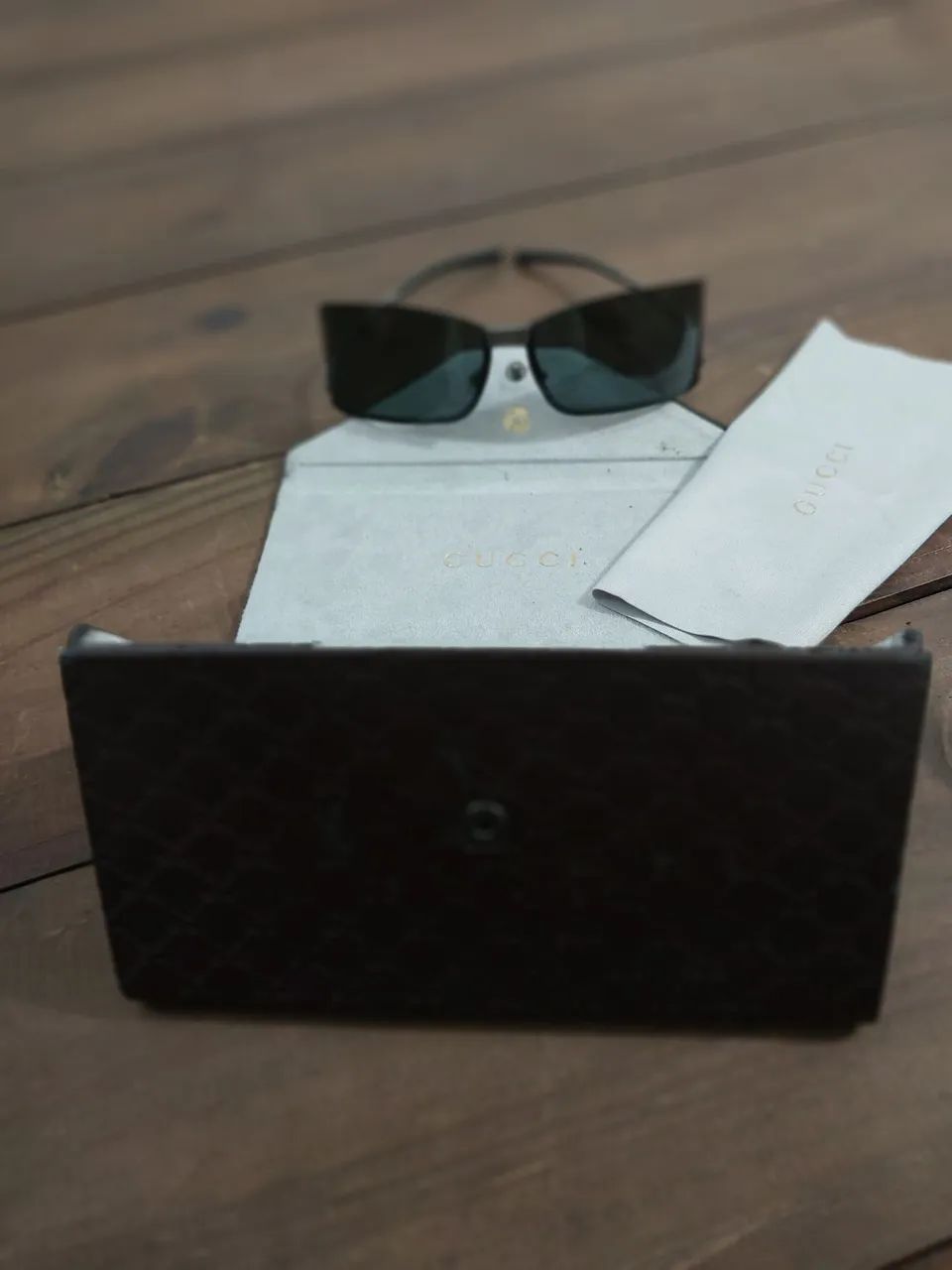 óculos de sol gucci original retangular - preto com case e flanela - Foto 3