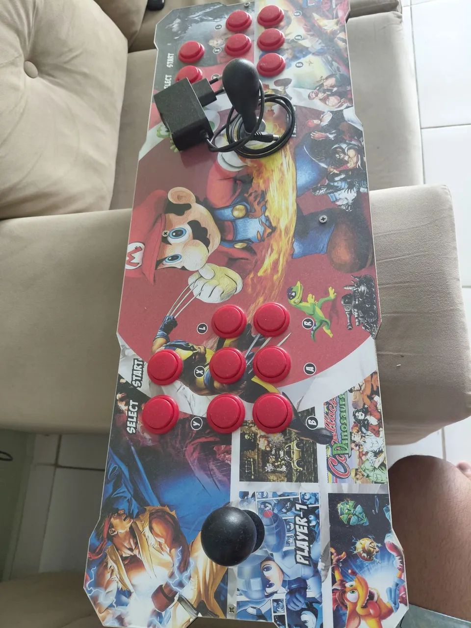 Video game retro com mais de 20 mil jogos na memória.