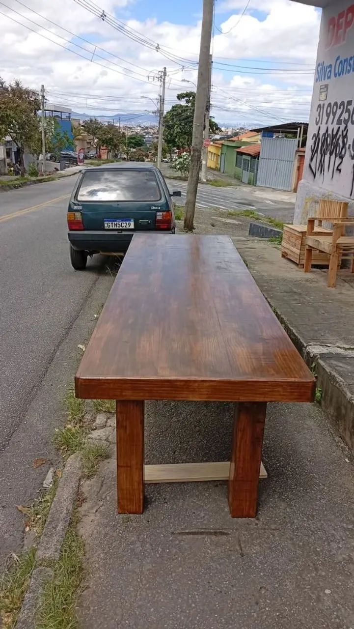 Mesa rústica de madeira 