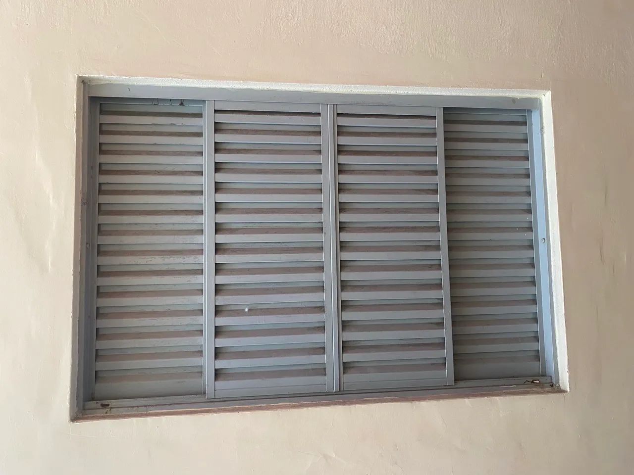Janela de alumínio com vidro 