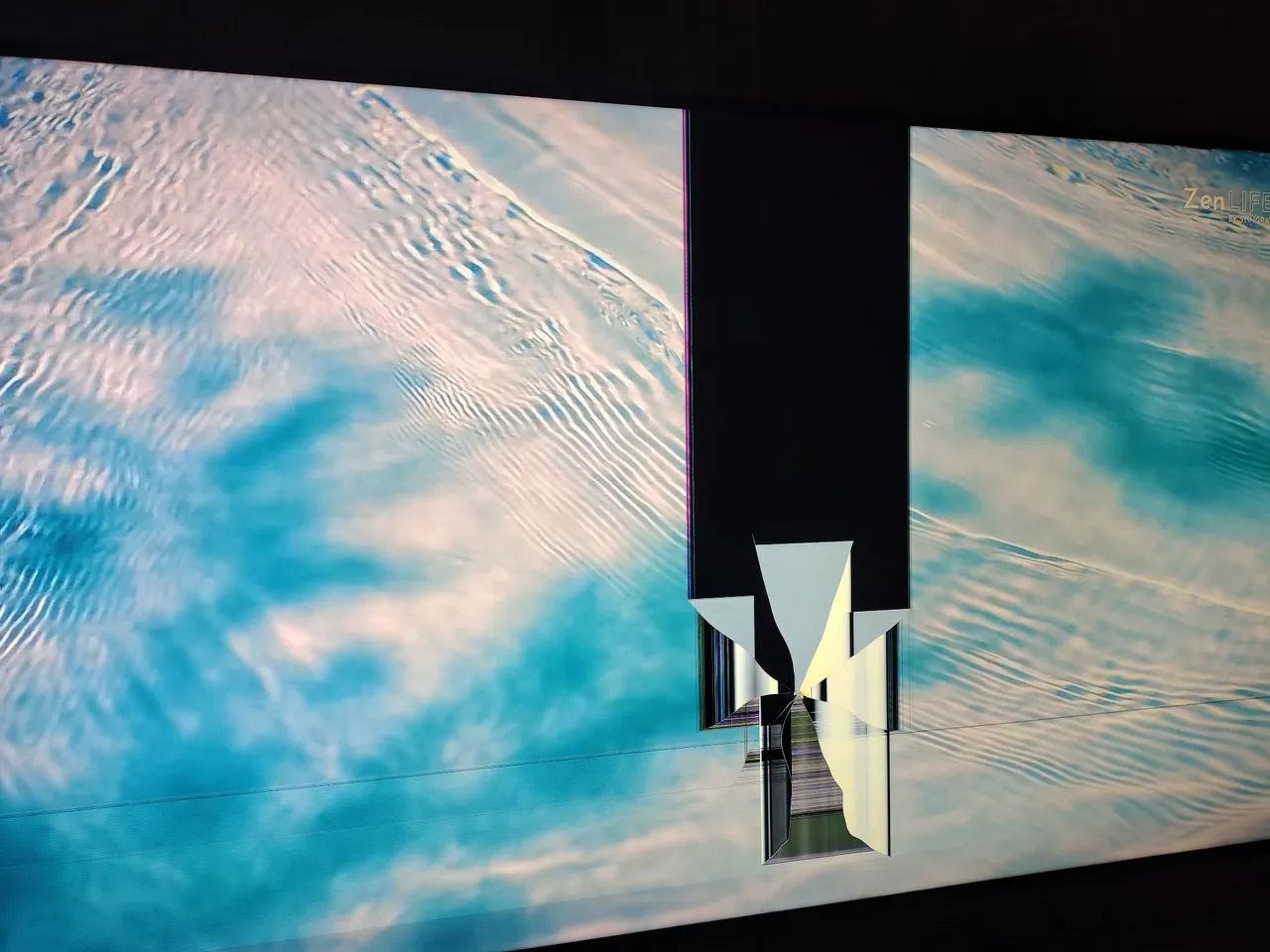 Tv para retirar peças funciona perfeitamente, porém está com a tela quebrada  - Foto 2