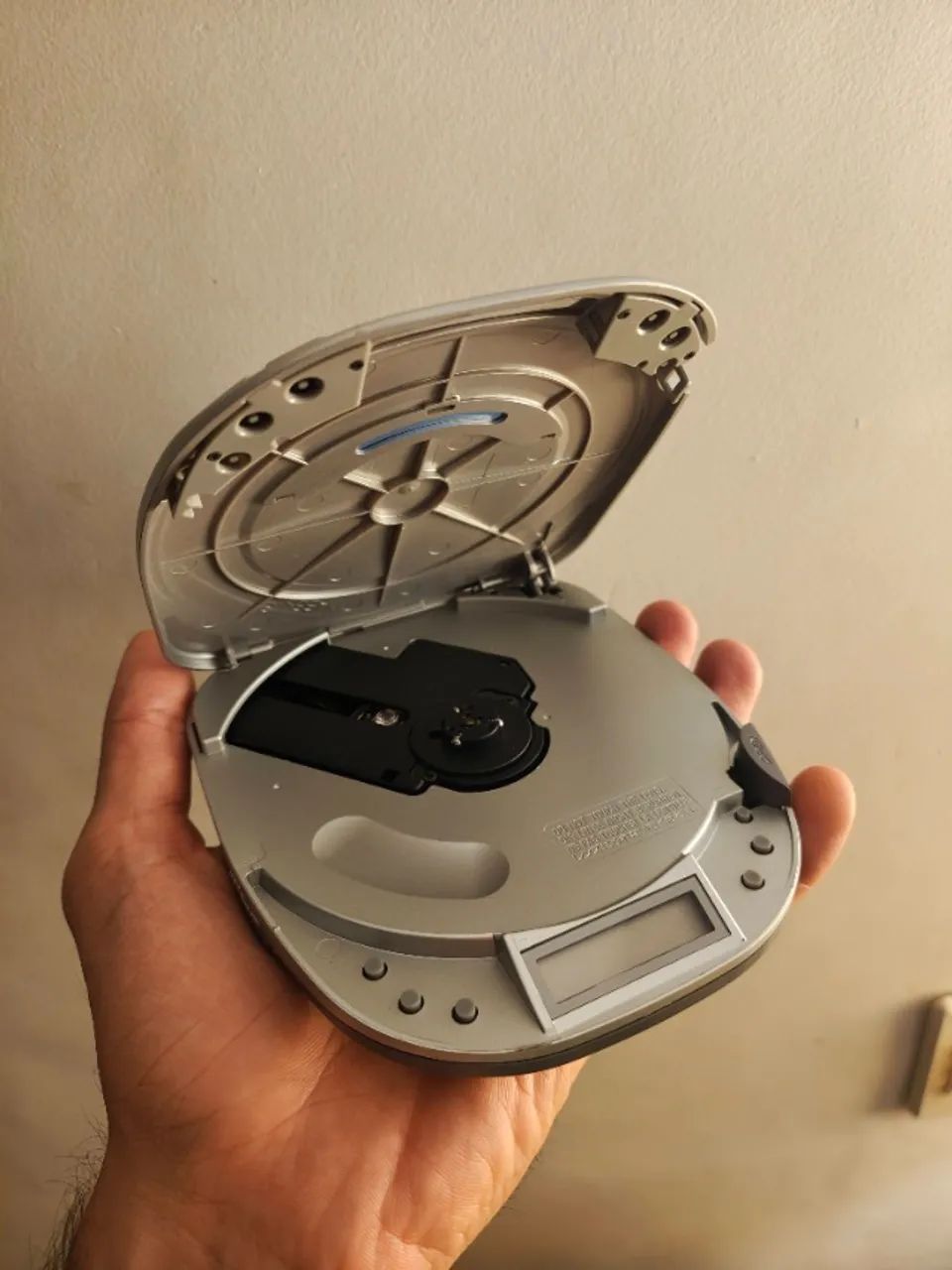 discman / cd player aiwa xp-v319 prata - 100% funcionando - Foto 3