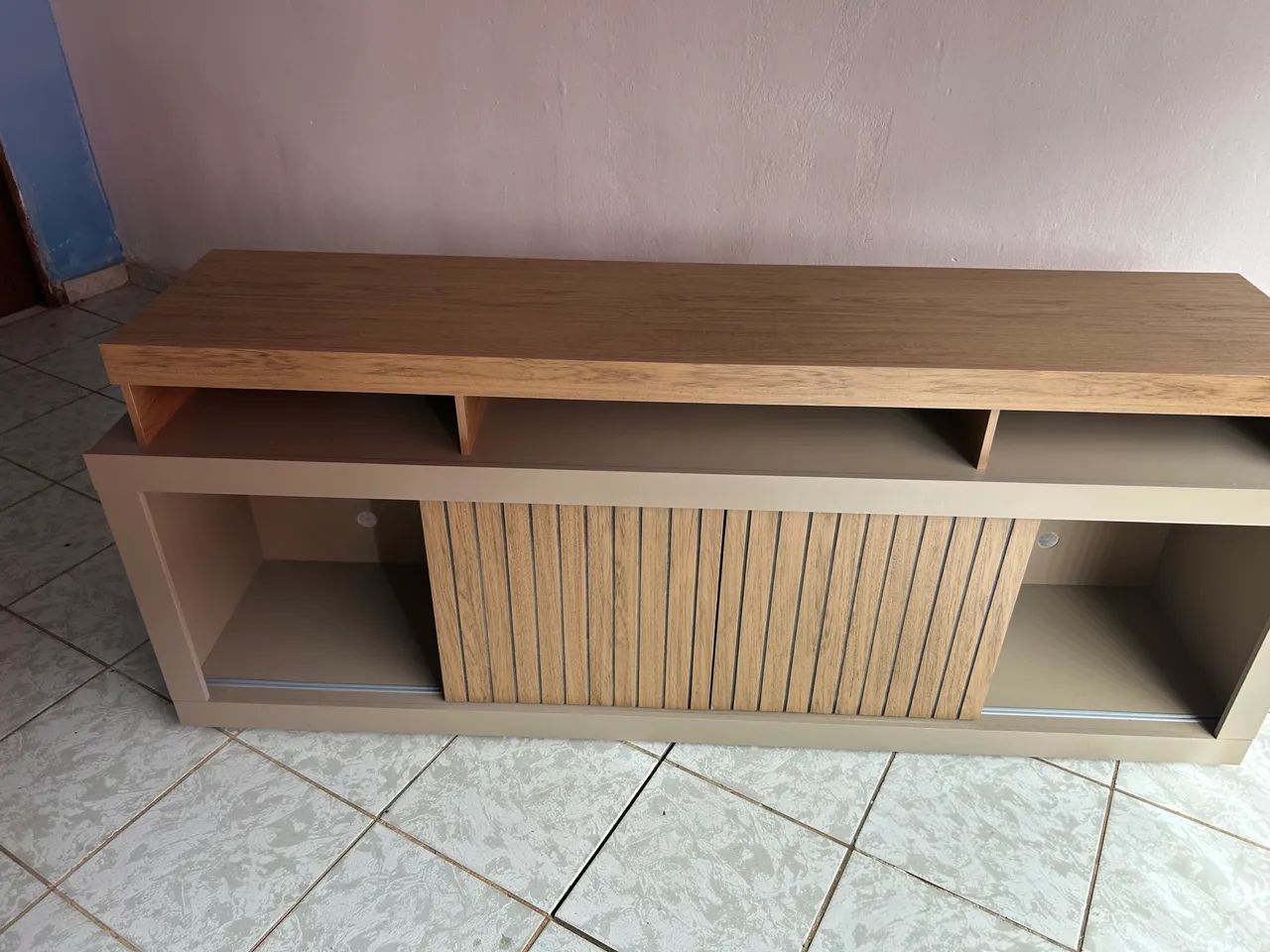 Bancada ou Rack com Rodízio Sala Navel Freijó