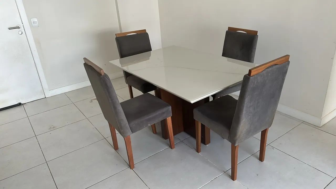  CAMA CASAl e MESA Com 4 CADEIRAS 